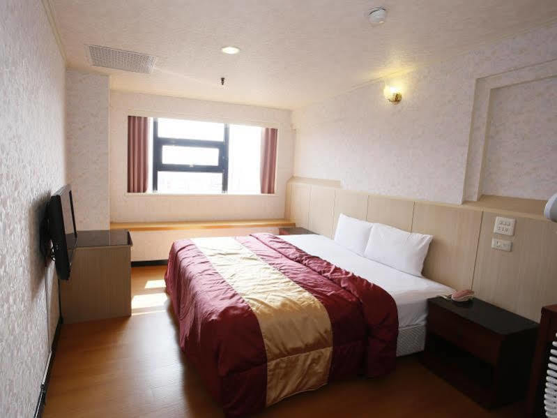 Lan Yin Tie Dao Hotel Тайнань Экстерьер фото